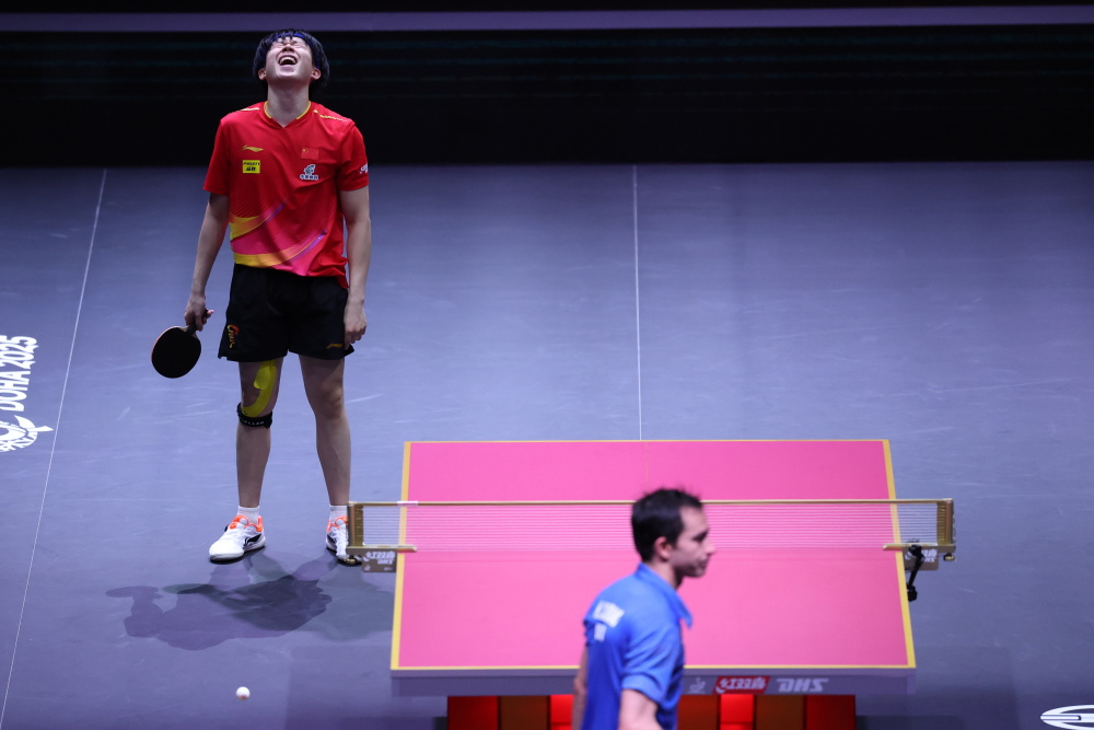 足球场上已 足球场上已